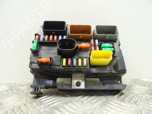 Used Fuse box DS DS 3 (SA_) 1.2 VTi 82 (SAHMZ6) (82 hp) 28195859