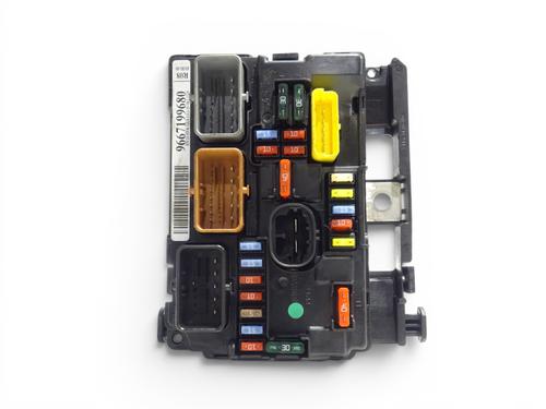 Fuse box CITROËN C3 Picasso (SH_) 1.6 HDI 90 | BP37251135E1 - Image 4