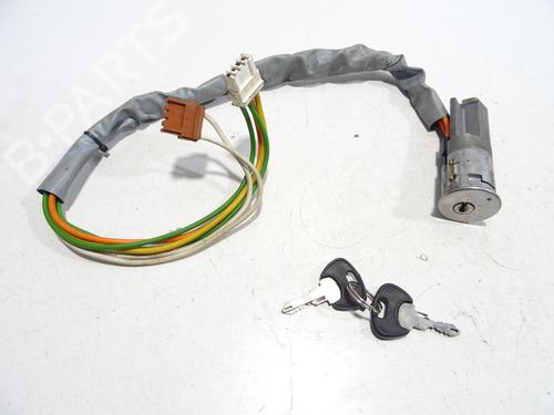 Used Ignition barrel PEUGEOT 309 I (10C, 10A) 1.9 D (64 hp) 30182303