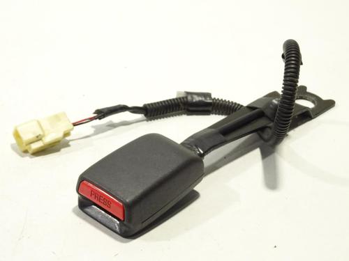 Used Seat buckle TOYOTA YARIS (_P9_) 1.4 D-4D (NLP90_, NLP90R) (90 hp) 29585629