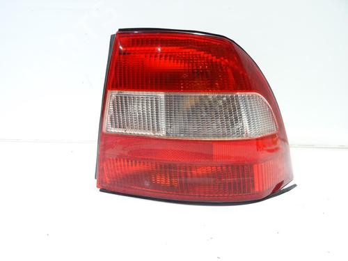 Høyre baklys OPEL VECTRA B Hatchback (J96) 1.8 i 16V (F68) (116 hp) 32230642