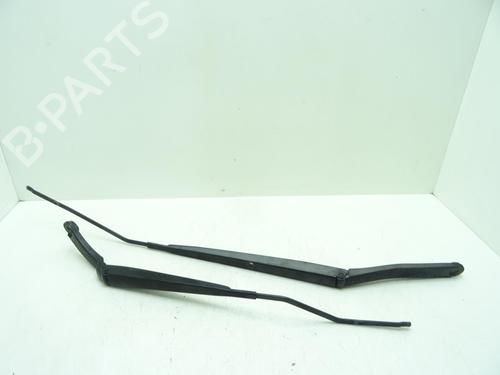 front-windshield-wiper-arm-renault-clio-iv-bh_-2012-2013-2014-2015-2016-2017-2018-2019-2020-2021-32391843 main image