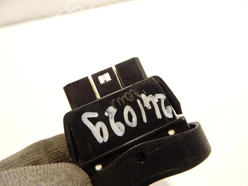 right-front-window-switch-dacia-duster-hs_-2010-2011-2012-2013-2014-2015-2016-2017-2018-28360823 main image