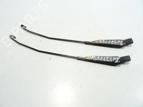 Used Front windshield wiper arm PEUGEOT 205 I (741A/C) 1.7 Diesel (60 hp) 30486931
