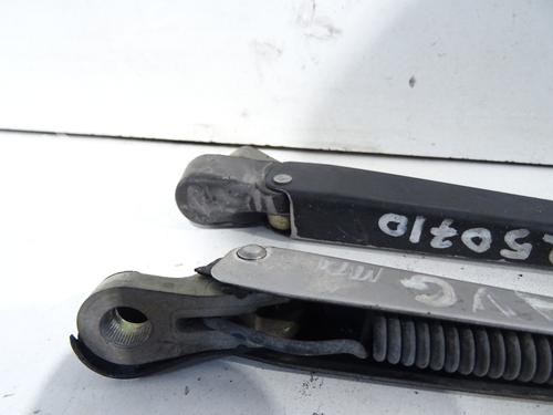 Used Front windshield wiper arm Front windshield wiper arm PEUGEOT 205 I (741A/C) 1.1 (49 hp) 33314615 33314615