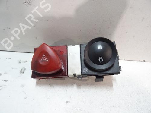 warning-switch-renault-megane-ii-bm01_-cm01_-2001-2002-2003-2004-2005-2006-2007-2008-2009-2010-2011-2012-31839279 main image