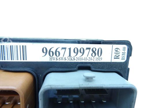 Used Fuse box Fuse box 37707802 37707802