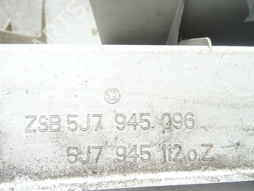 Right taillight SKODA ROOMSTER (5J7) 1.4 TDI | BP25031094C35 