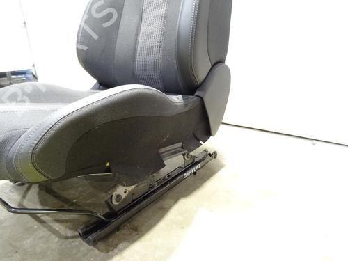 Used Right front seat Right front seat PEUGEOT 208 II (UB_, UP_, UW_, UJ_) e-208 (136 hp) 27220465 27220465