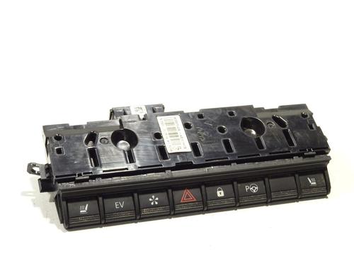 warning-switch-renault-arkana-i-lcm_-ldn_-2019-27637076 main image