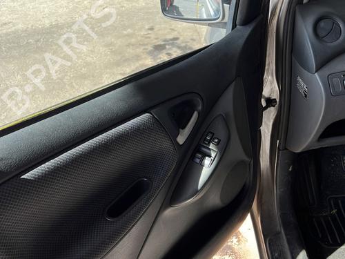 Brugte TOYOTA YARIS (_P1_)  1.4 D-4D (NLP10_, NLP10R)  4562096