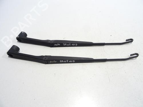 Used Front windshield wiper arm MITSUBISHI PAJERO II (V3_W, V2_W, V4_W, V5_W) 2.5 TD 4WD (V24W) (99 hp) 30124720