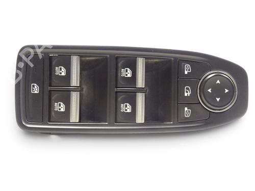 venstre-fortil-elrude-kontakt-renault-megane-e-tech-suv-2021-39728808 main image