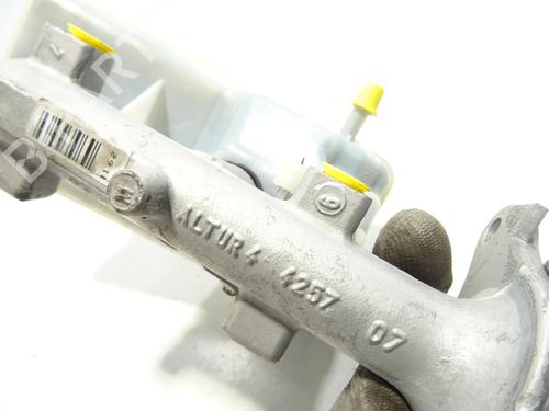 Used Brake master cylinder Brake master cylinder RENAULT TRAFIC II Van (FL) 2.0 dCi 115 (FL01, FL0U, FL00, FL0H, FL0M) (114 hp) 20676431 20676431