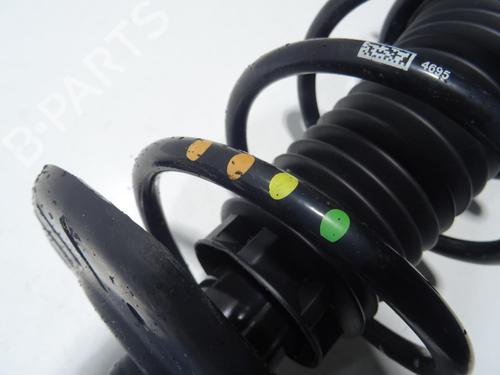 Used Right front shock absorber Right front shock absorber PEUGEOT 5008 II (MC_, MJ_, MR_, M4_) 1.5 BlueHDi 130 (MCYHZJ, MCYHZR, MCYHZX) (131 hp) 33738731 33738731