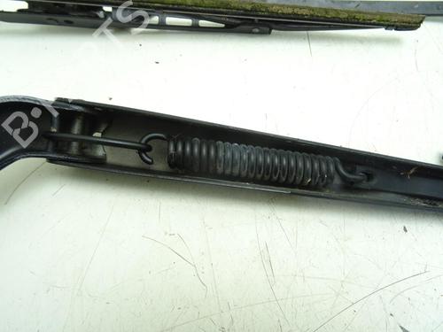 Used Front windshield wiper arm Front windshield wiper arm 32318287 32318287