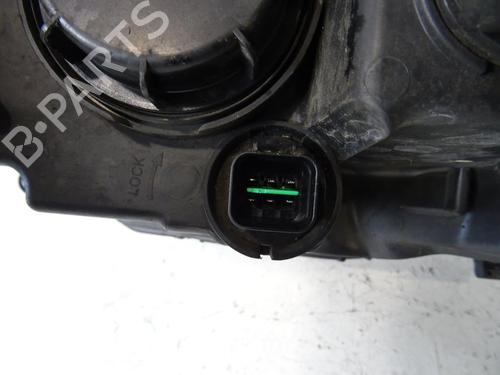 Right headlight KIA SORENTO I (JC) 2.5 CRDi | BP20038645C29 