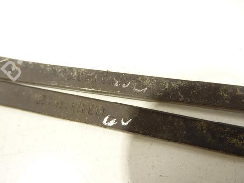 Used Front windshield wiper arm Front windshield wiper arm SKODA FAVORIT (781) 1.3 135 X, LX, GLX (781) (54 hp) 26657160 26657160