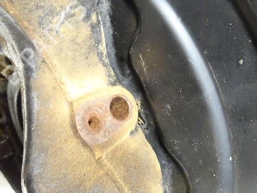 Used Left front steering knuckle Left front steering knuckle NISSAN JUKE (F15) 1.5 dCi (110 hp) 24588592 24588592