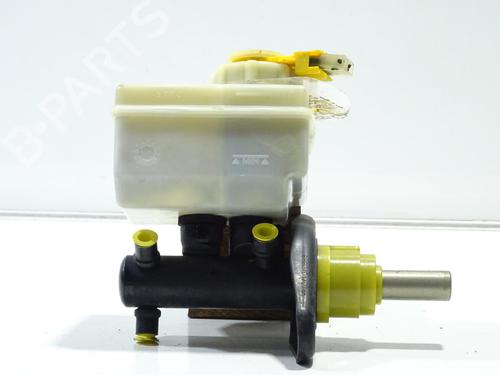Used Brake master cylinder LAND ROVER DEFENDER Station Wagon (L316) 2.5 Td5 4x4 (L316) (122 hp) 24420558