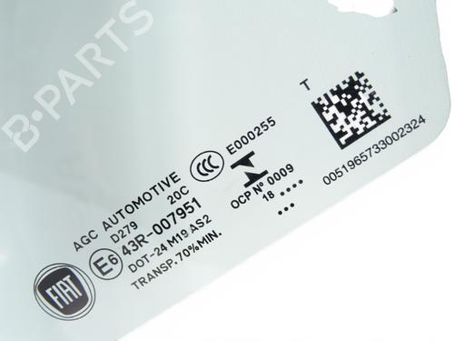 front-left-quarter-glass-fiat-500x-334_-2014-37998000 main image