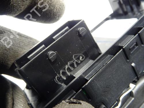 Used Left front window switch Left front window switch CITROËN C4 III (BA_, BB_, BC_) 1.2 Hybrid 136 (BAHPYJ) (136 hp) 29477555 29477555