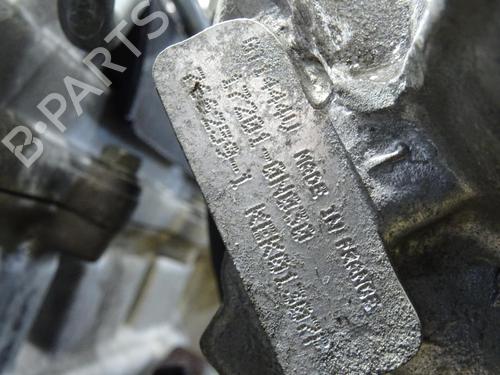 Motor für Motor TOYOTA YARIS (_P9_) 1.4 D-4D (NLP90_, NLP90R) (90 hp) 35888840 35888840