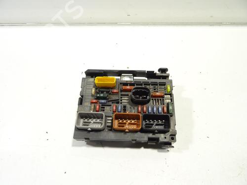 Used Fuse box Fuse box RENAULT CLIO II (BB_, CB_) 1.5 dCi (B/C2J) (68 hp) 32524740 32524740