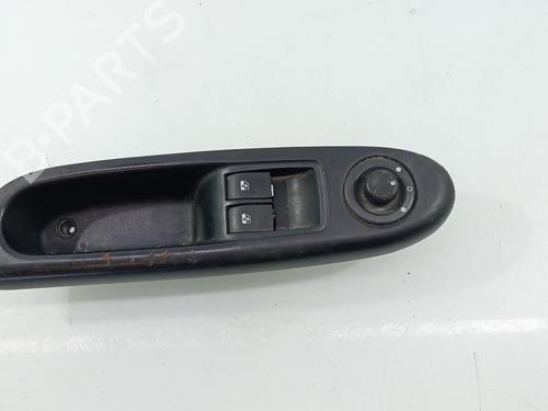Comutador vidro frente esquerdo RENAULT CLIO II (BB_, CB_) [1998-2016]  29983010