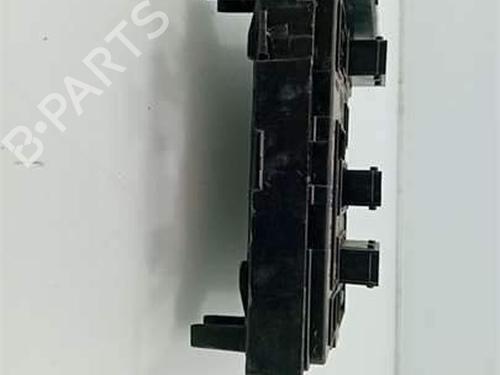 Used Fuse box Fuse box 38521850 38521850