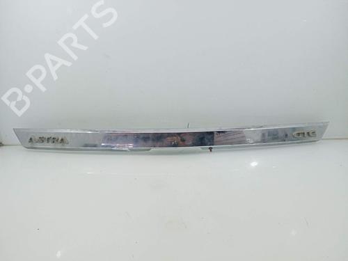 Bagagerumshåndtag Bagagerumshåndtag OPEL ASTRA H Estate Van (L70) 1.9 CDTI 16V (L70) (120 hp) 39809470 39809470