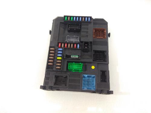 Used Fuse box PEUGEOT 308 II (LB_, LP_, LW_, LH_, L3_) 1.6 HDi / BlueHDi 115 (115 hp) 13529443