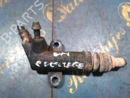 Used Clutch slave cylinder KIA SPORTAGE SUV (K00) [1994-2005]  14218428