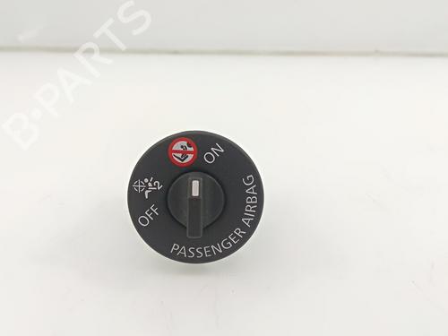 Used Switch RENAULT CLIO IV (BH_) [2012-2021]  21017528