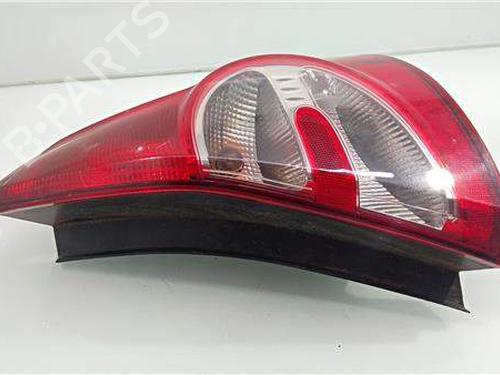 right-taillight-dacia-sandero-2008-18672879 main image