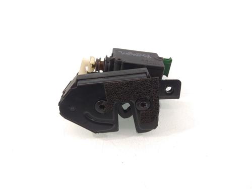 Used Tailgate lock LAND ROVER DISCOVERY III (L319) [2004-2009]  11413951