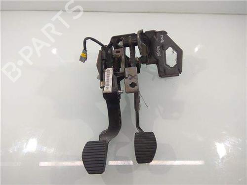 Used Clutch pedal Clutch pedal 13528156 13528156
