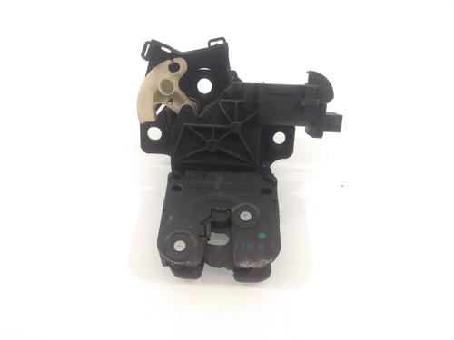 tailgate-lock-audi-a4-b7-avant-8ed-20-tdi-16v-8p4827505b-8p4827505b-3-pines-2004-2005-2006-2007-2008-9999472 main image