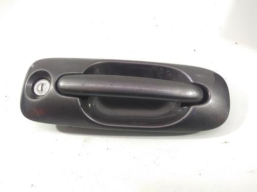 Used Front left exterior door handle CHRYSLER VOYAGER IV (RG, RS) 3.3 Flex-Fuel (174 hp) 9153641