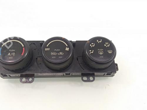 Used Climate control SUZUKI GRAND VITARA I (FT, HT) 2.0 HDI 110 16V 4x4 (SQ420D, TD83V) (109 hp) 15726716