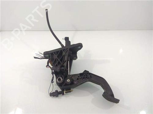 Used Clutch pedal Clutch pedal 13528489 13528489