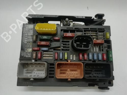 Fuse box PEUGEOT 407 (6D_) 2.2 16V (6D3FYH, 6D3FYE) (163 hp) 11281907