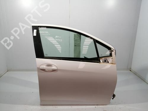 Used Right front door TOYOTA YARIS (_P13_) 1.5 Hybrid (NHP130_, NHP130) (101 hp) 28326289