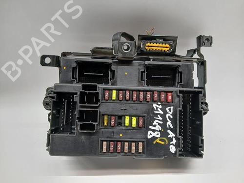 Used Fuse box Fuse box 38934938 38934938