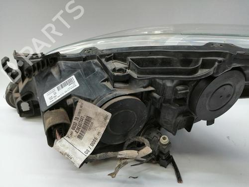 Right headlight PEUGEOT 3008 I MPV (0U_) 1.6 HDi 115 / BlueHDi 115 | BP29855875C29