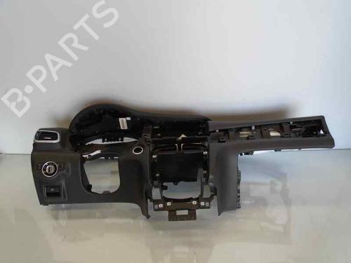 Dashboard INFINITI Q30 2.2 D (170 hp) 5683901