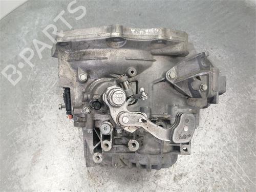 manual-gearbox-opel-astra-k-b16-16-cdti-68-m32-2024-2015-2016-2017-2018-2019-2020-2021-2022-21224303 main image