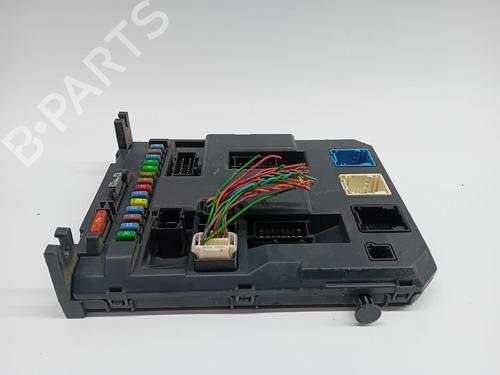 Used Fuse box Fuse box 37247742 37247742