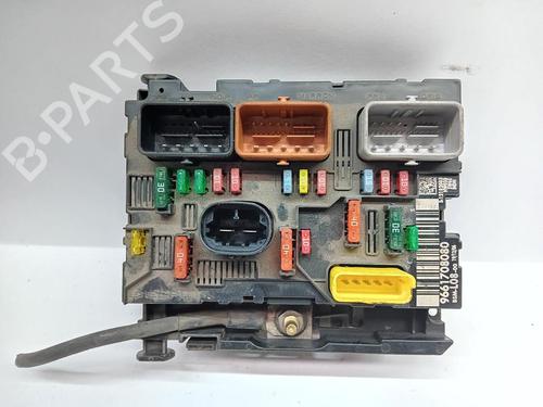 Used Fuse box Fuse box 36469596 36469596