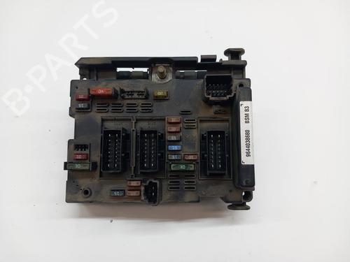 Used Fuse box Fuse box 37490773 37490773